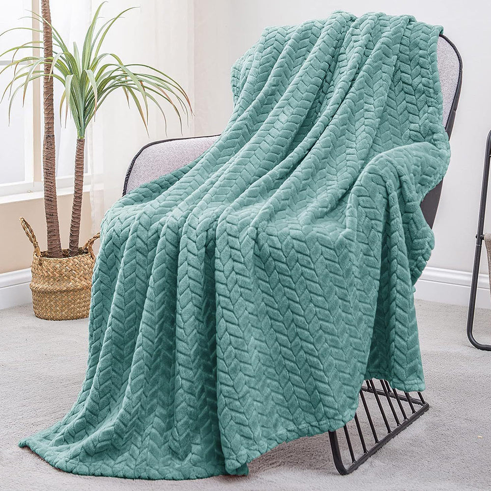 COMFEYA Soft Jacquard Leaves Pattern Flannel Fleece Throw Blanket