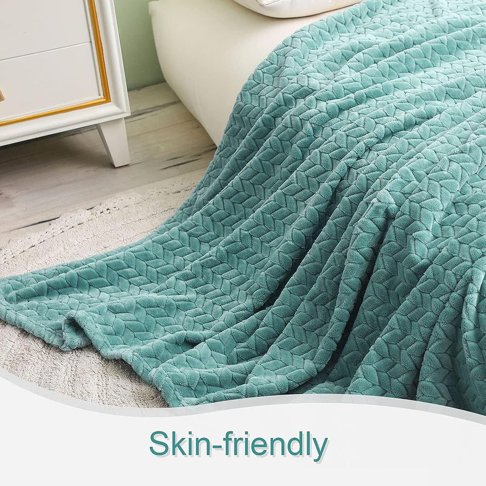 COMFEYA Soft Jacquard Leaves Pattern Flannel Fleece Throw Blanket