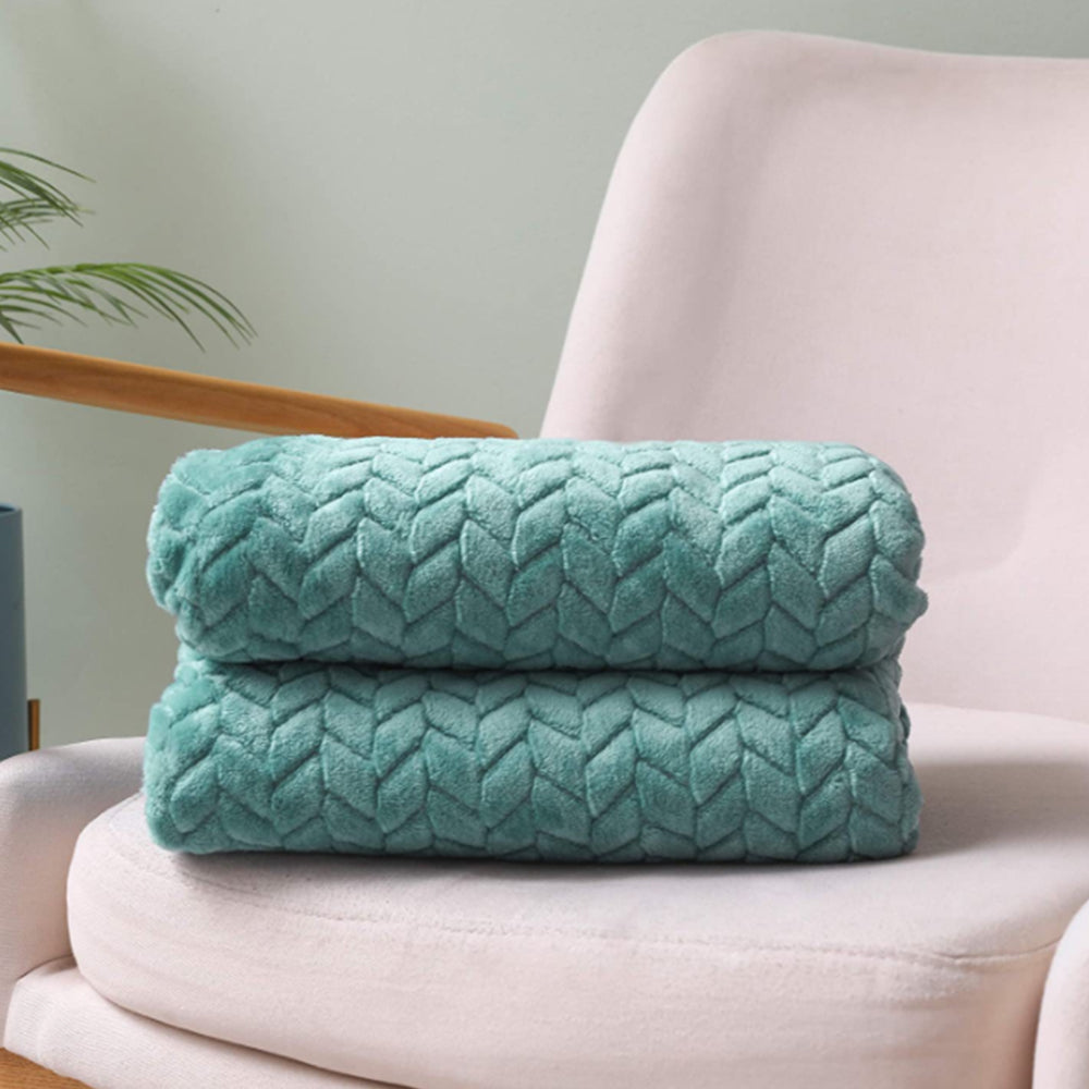 COMFEYA Soft Jacquard Leaves Pattern Flannel Fleece Throw Blanket