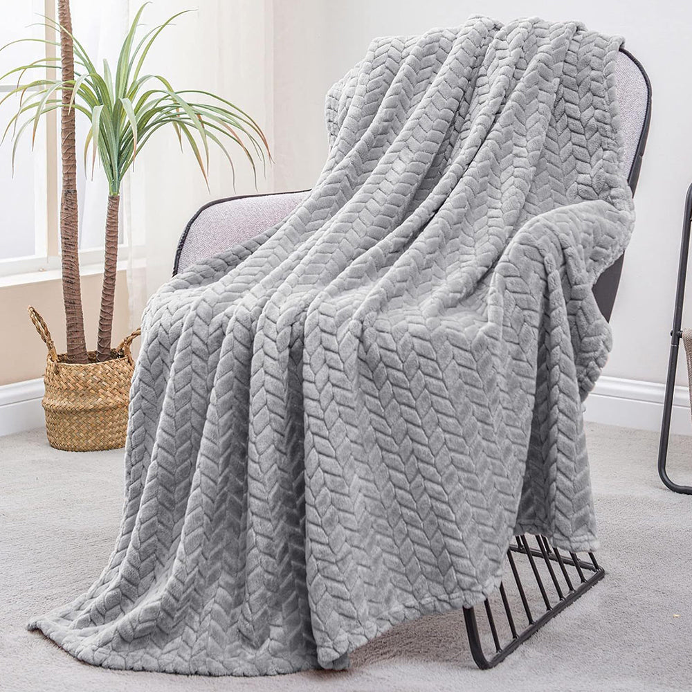 COMFEYA Soft Jacquard Leaves Pattern Flannel Fleece Throw Blanket