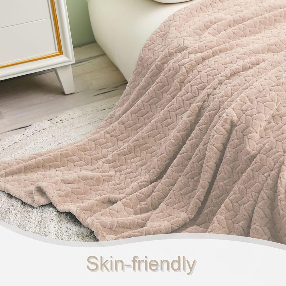 COMFEYA Soft Jacquard Leaves Pattern Flannel Fleece Throw Blanket
