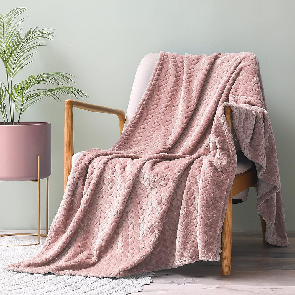 COMFEYA Soft Jacquard Leaves Pattern Flannel Fleece Throw Blanket