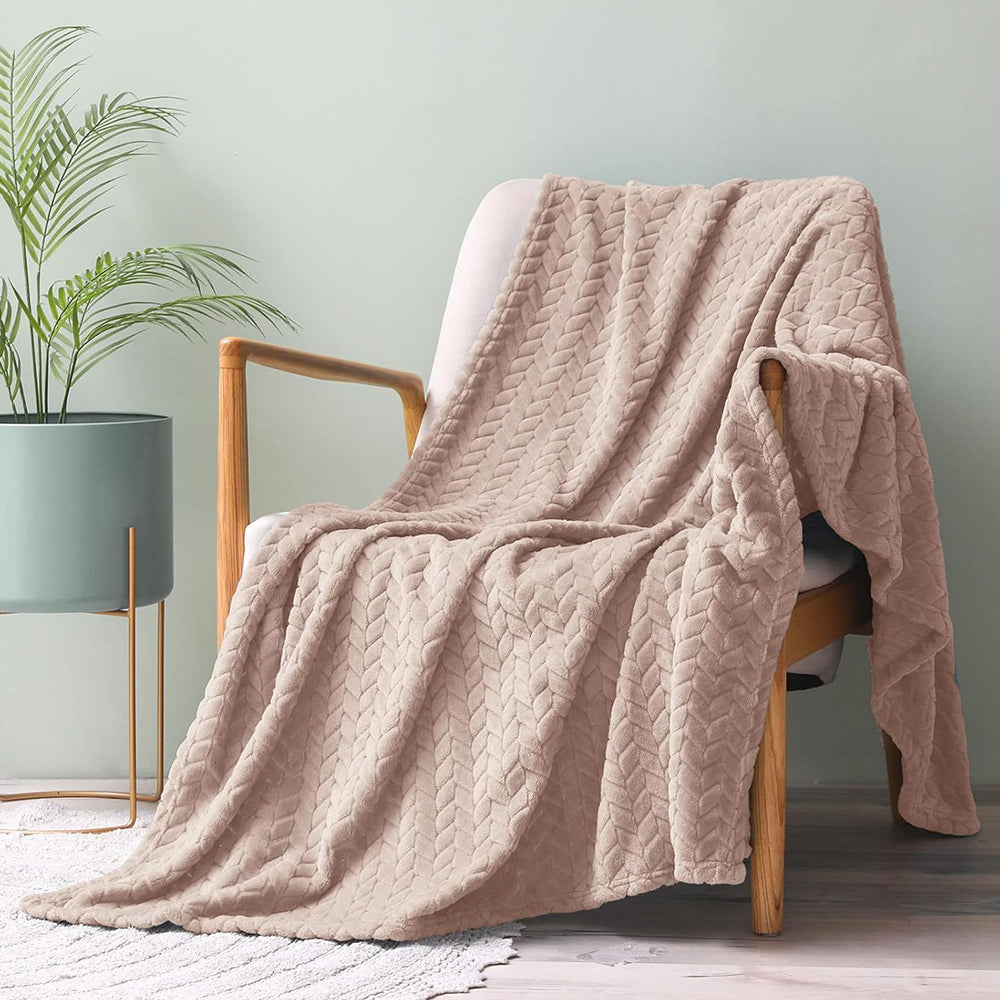 COMFEYA Soft Jacquard Leaves Pattern Flannel Fleece Throw Blanket