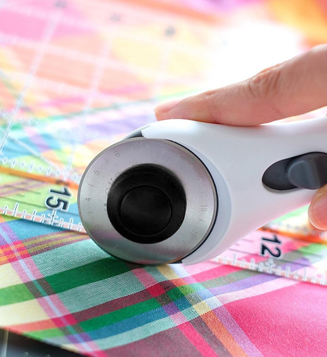 28Mm Straight Handle Rotary Cutter With Safeguard By Dafa-1915198245131390982